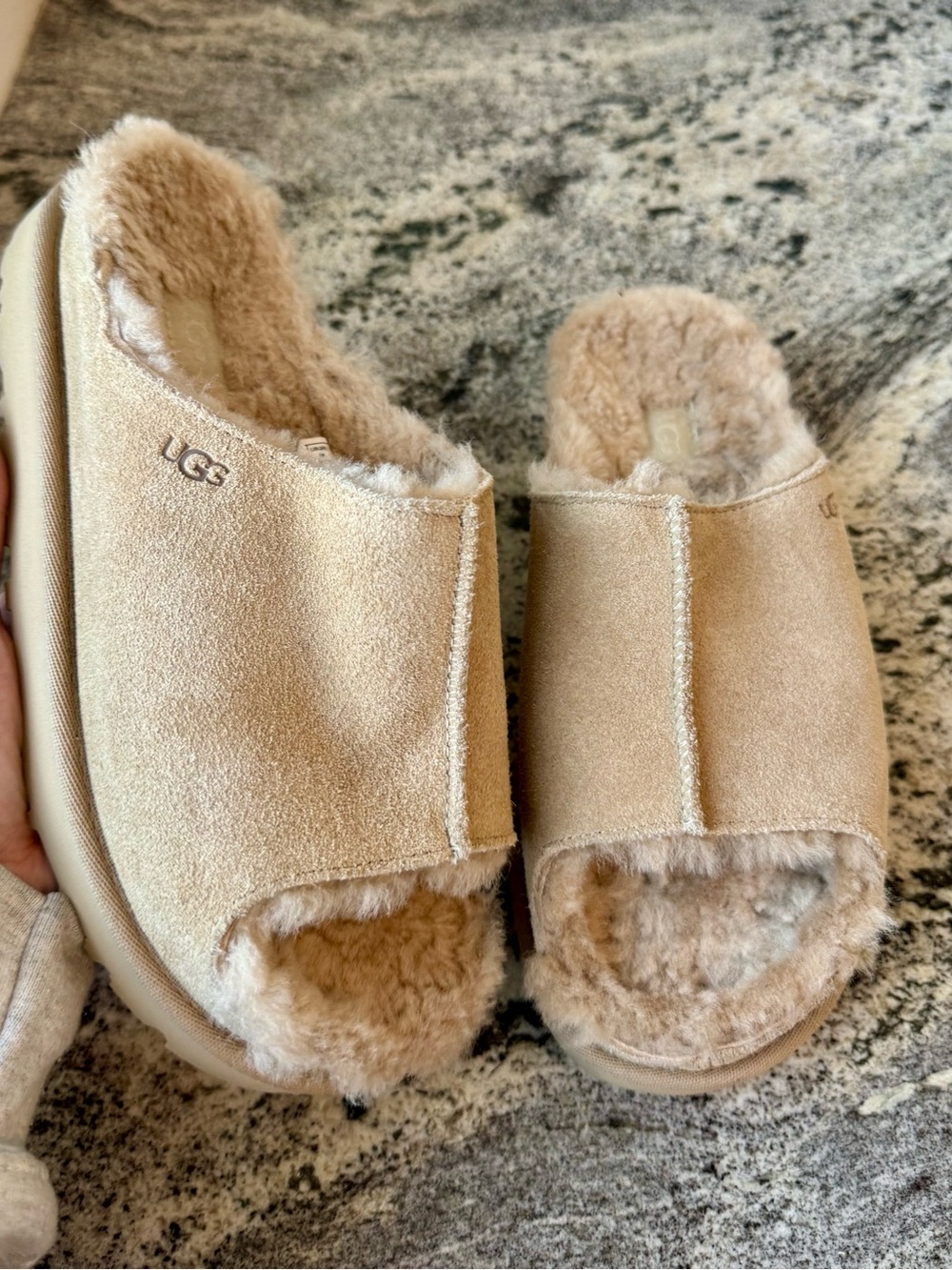 UGG Greenport Slide in Sand. Women’s 6. EUC.